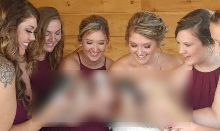 Domnişoarele de onoare i-au lăsat pe toţi cu gura căscată. Ce au adus la nuntă, în loc de flori