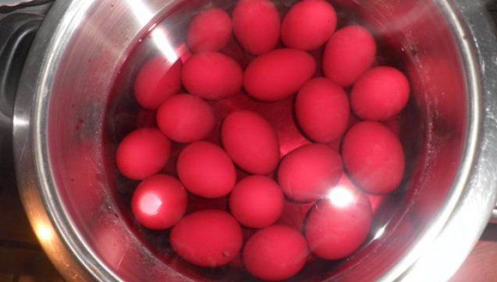 Când se vopsesc, de fapt, ouăle de Paşte. Greşeala pe care gospodinele o fac an de an