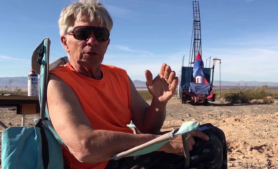 I-a luat Dumnezeu mințile: de ce vrea acest bărbat să-și facă o rachetă și să se ducă în spațiu?