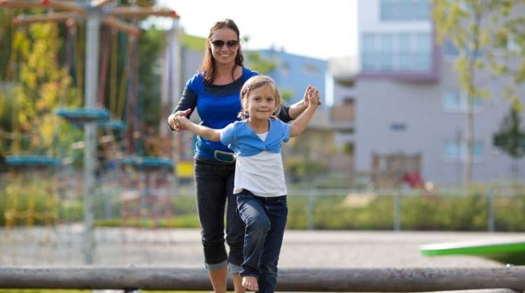 Parentajul "mașină de tuns iarba" distruge generațiile viitoare