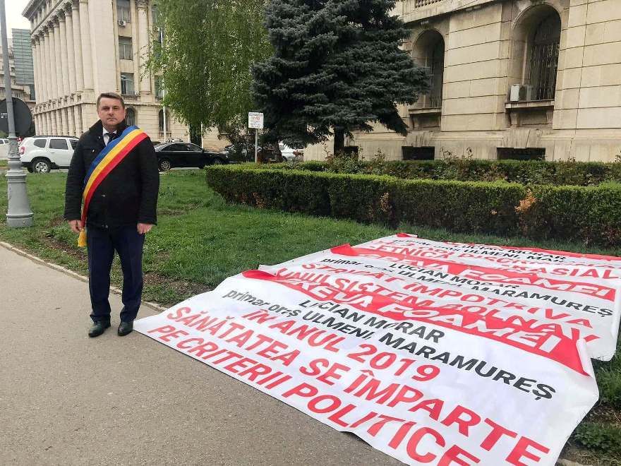 Protest extrem al unui primar în fața Ministerului Sănătății