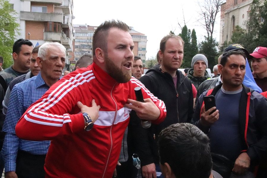 Răscoala din Moldova pentru drumuri ia amploare. Sute de mașini au blocat CJ Botoșani