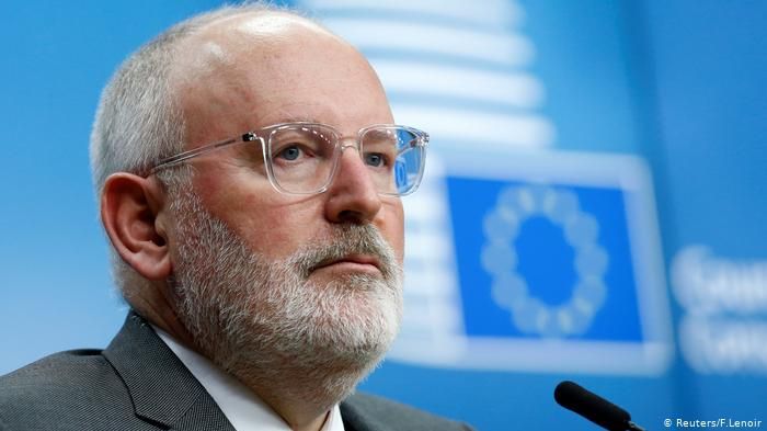 Timmermans: ”România trebuie să respecte normele statului de drept”