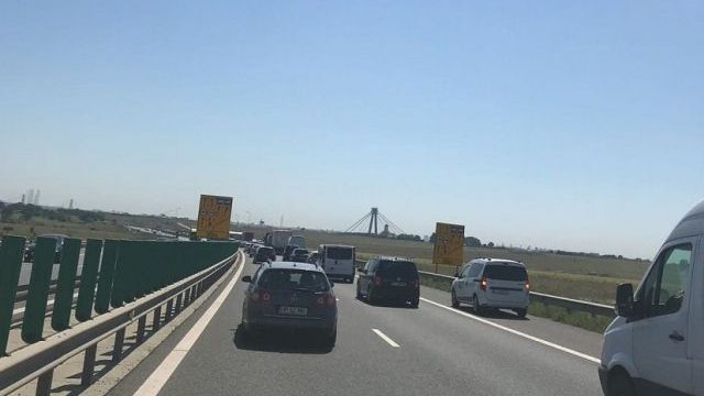 Trafic de coşmar, cozi kilometrice, trenuri supraaglomerate 