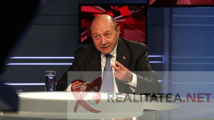 Băsescu: "Dăncilă știe ce vrea. A trimis-o pe Firea să omoare țânțarii"