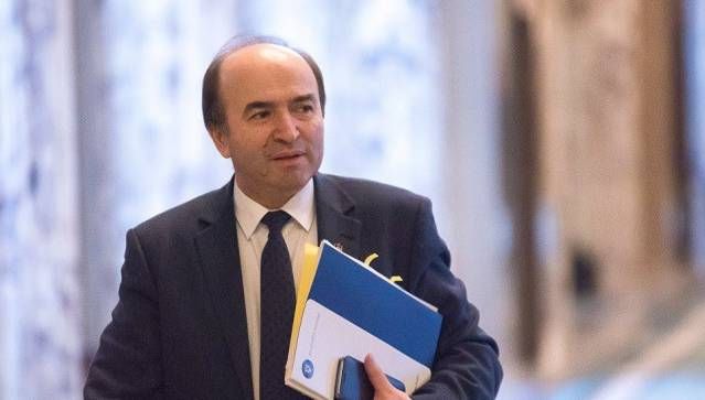 Moțiunea împotriva lui Tudorel Toader se amână până miercuri
