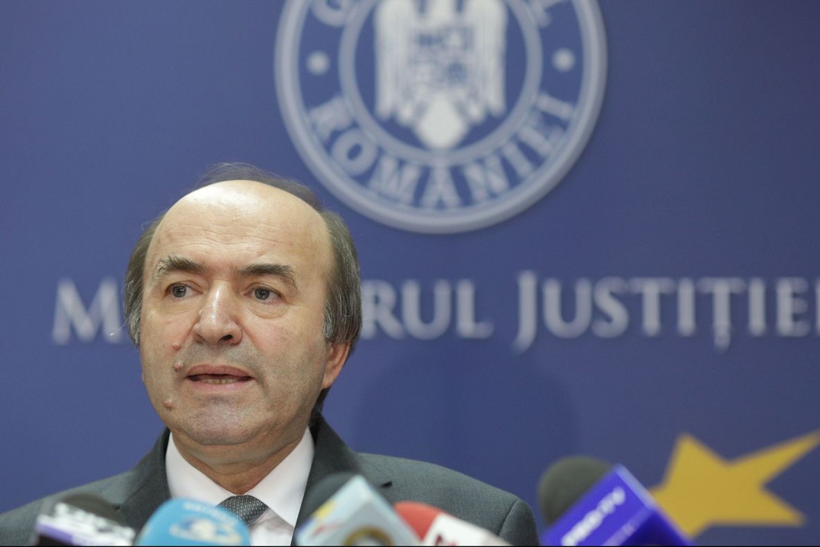 Pe Toader îl paște remanierea