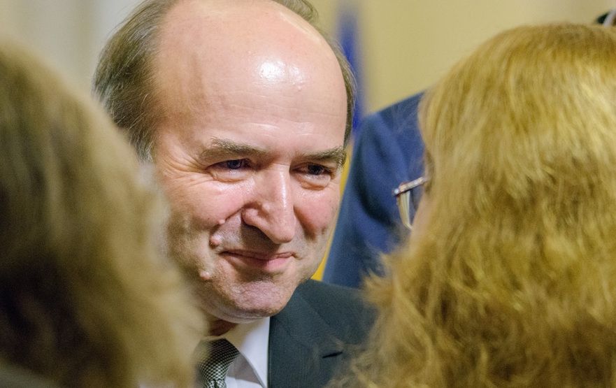 Tudorel Toader, circ online: scrie, şterge, corectează, se ceartă! Mesaj ironic către Dragnea