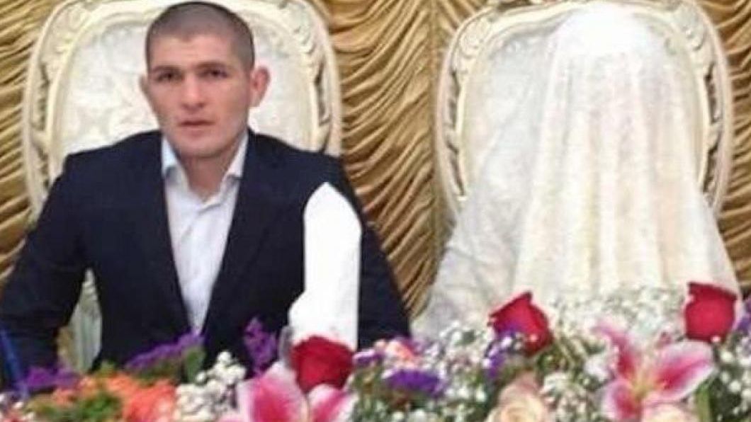 Conor McGregor a insultat-o pe soţia lui Nurmagomedov: "Nevasta ta e un prosop". Cum arată femeia