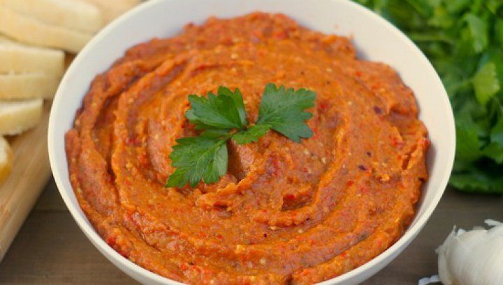 Aşa faci cea mai bună ZACUSCĂ de vinete. Ingredientul secret pe care puţine gospodine îl ştiu 