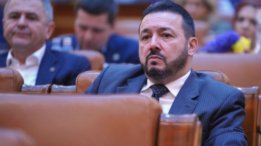 Mesajul viral care dărâmă PSD: ”Aberantule, îmi câștig salariul prin muncă!”