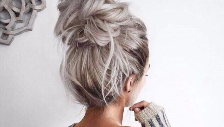 Ce nu știai despre albirea părului: de ce se întâmplă asta și nu doar oamenilor bătrâni?