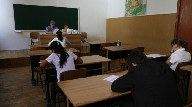 Bătaie la ora de religie, într-o școală din Tulcea. Victima a ajuns în comă la spital