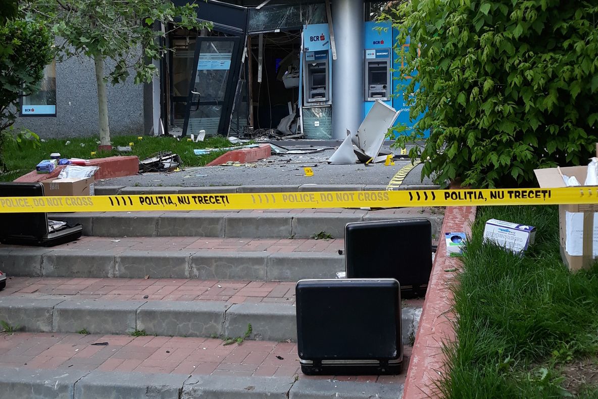 Câți bani au fost furați din bancomatul aruncat în aer în București? Suma este imensă!