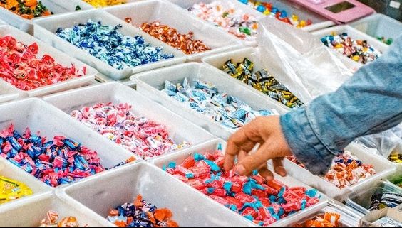 O fetiță de 6 ani, la un pas de moarte din cauza unei bomboane