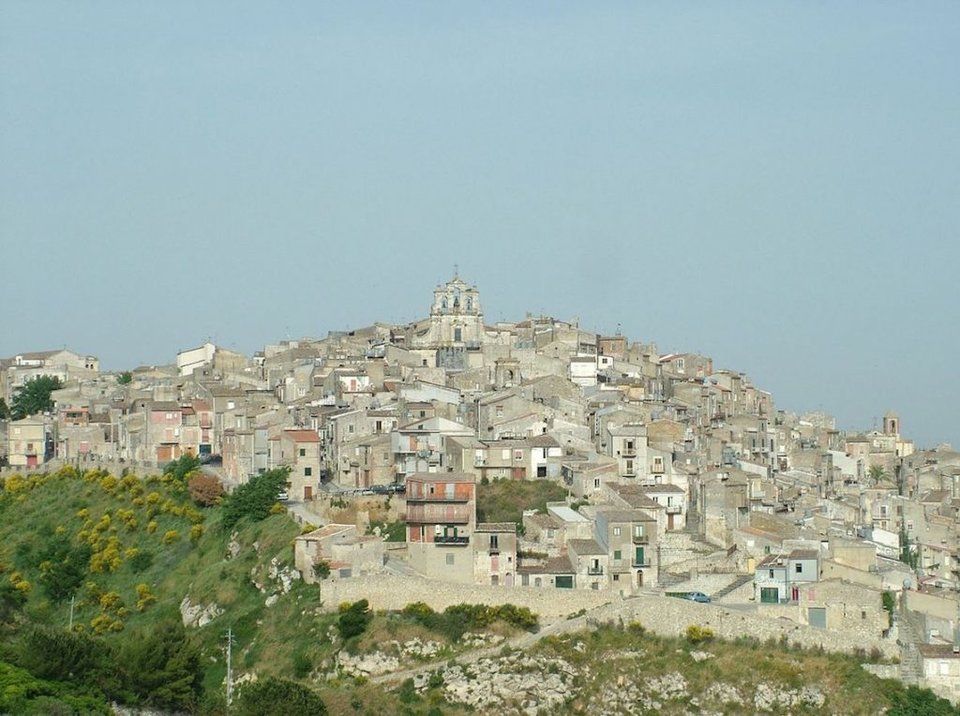 Orașul din Italia în care poți cumpăra o casă cu doar 1 euro. Singura condiție impusă. FOTO