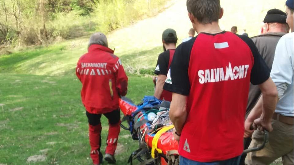 Bărbat de 34 de ani, găsit mort pe un drum forestier
