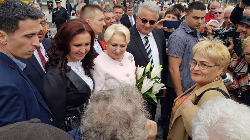 Ca pe vremea lui Ceauşescu! „Excursii” gratuite pentru elevi, cu prilejul vizitei lui Dăncilă?