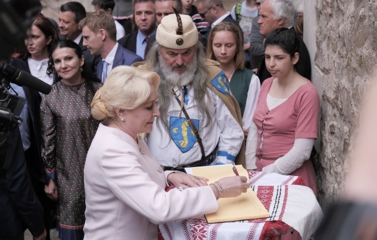 Dăncilă, în vizită la Castelul Corvinilor: A confundat data în care se află