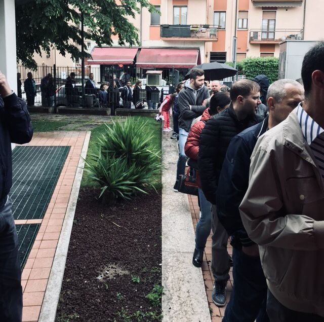 Europarlamentare 2019 - Cozi la secțiile de votare din diaspora(Foto și video)