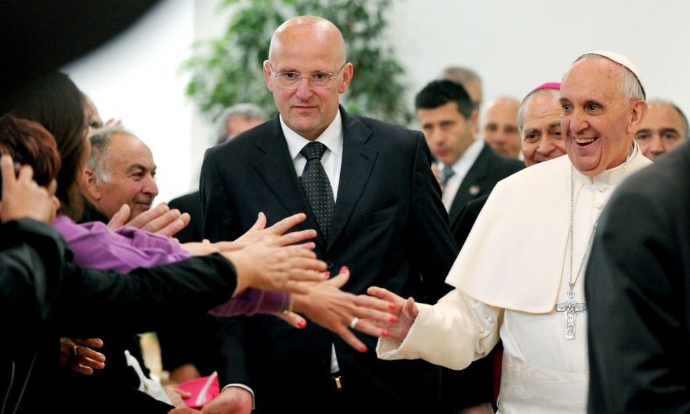 Cine este "Umbra Papei", omul care a dejucat două atentate teroriste