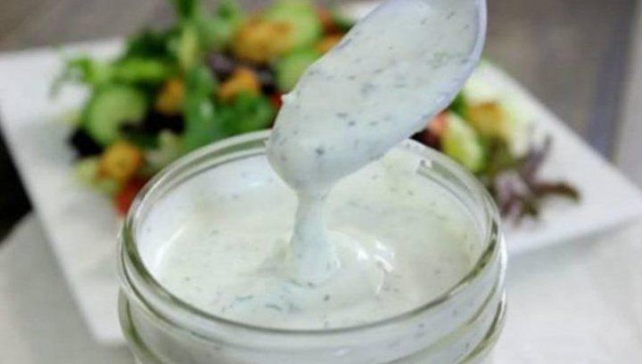 Dressing fără calorii pentru salată, gata în 3 minute
