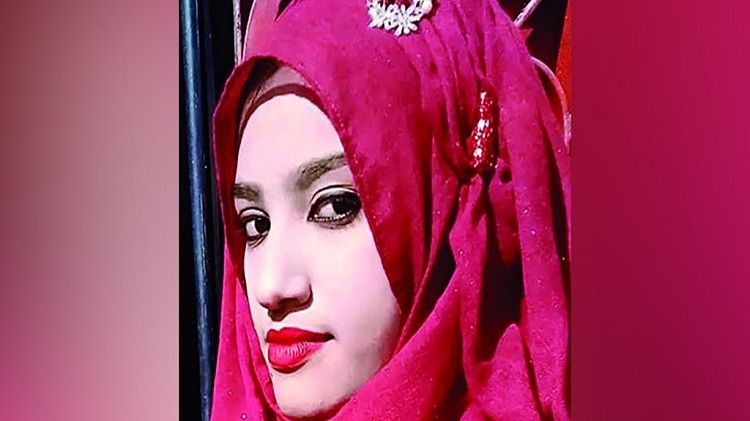 Şocant! Elevă arsă de vie pentru că l-a acuzat de hărţuire sexuală pe directorul școlii