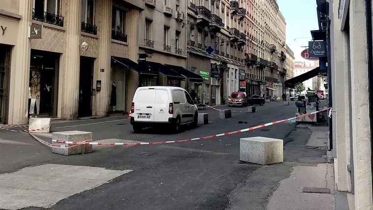 Alertă în Franța! Atac la Lyon: Cel puțin 13 victime. Specialiștii antiterorism preiau cazul (VIDEO)