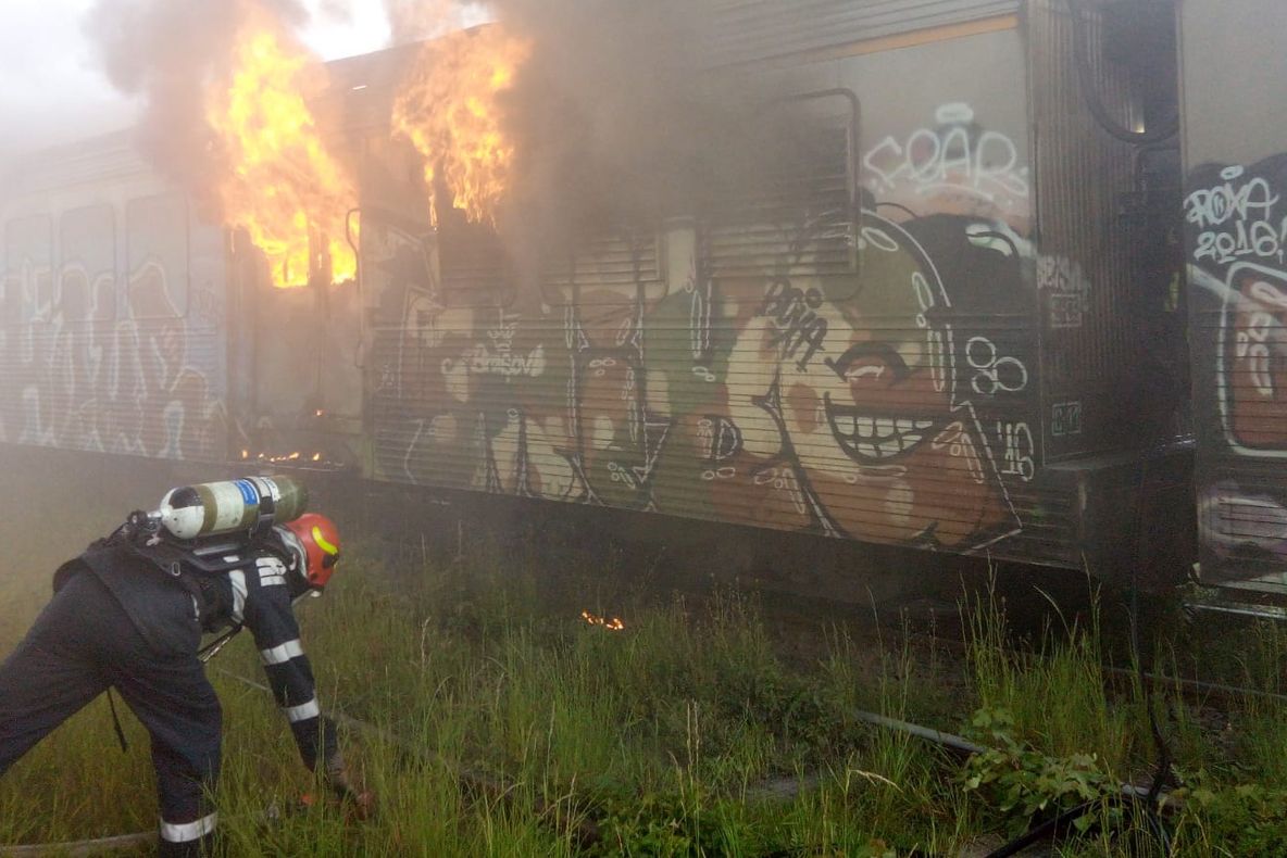 Un tren a luat foc, la Depoul CFR din Braşov