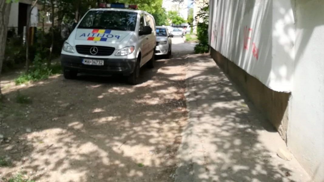 Veste teribilă din Galați. Bebelușul sugrumat de mama lui a murit la spital