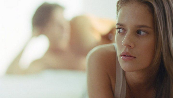 Și-a găsit soția goală, în pat cu un bărbat. Când a văzut cine este acesta..."Dumnezeule, cum?"