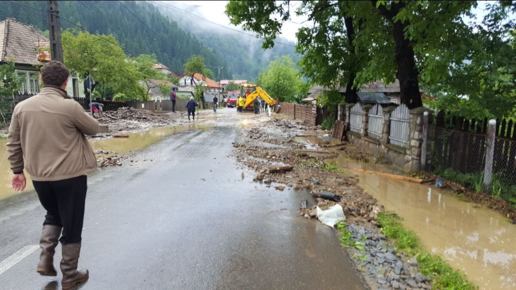 24 de copii, blocaţi în Parcul Naţional Ceahlăul, au fost recuperați de salvatori