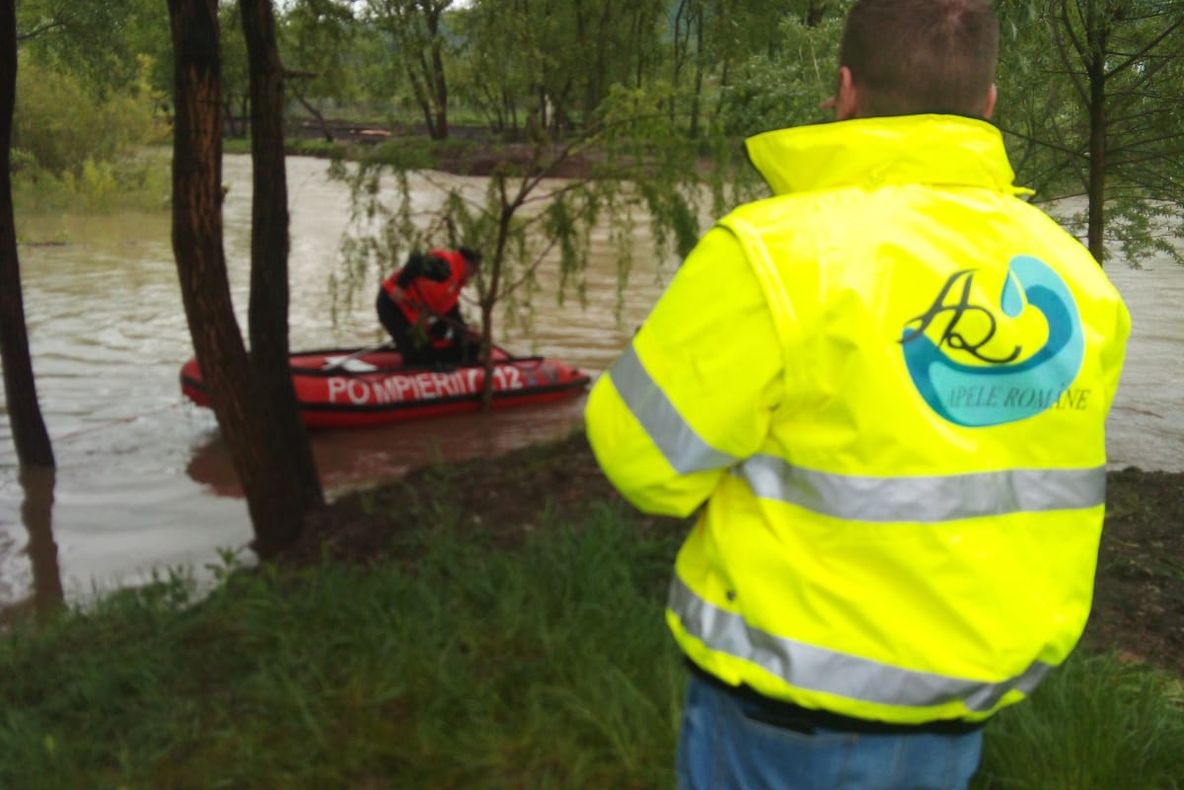 Copilul de patru ani căzut într-un pârâu, găsit fără suflare