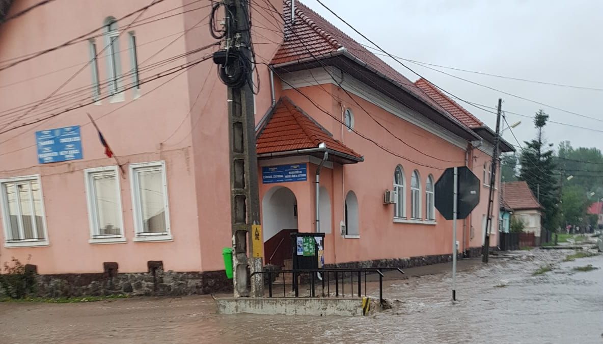 Inundaţii de proporții în judeţele Mureş şi Bistriţa-Năsăud