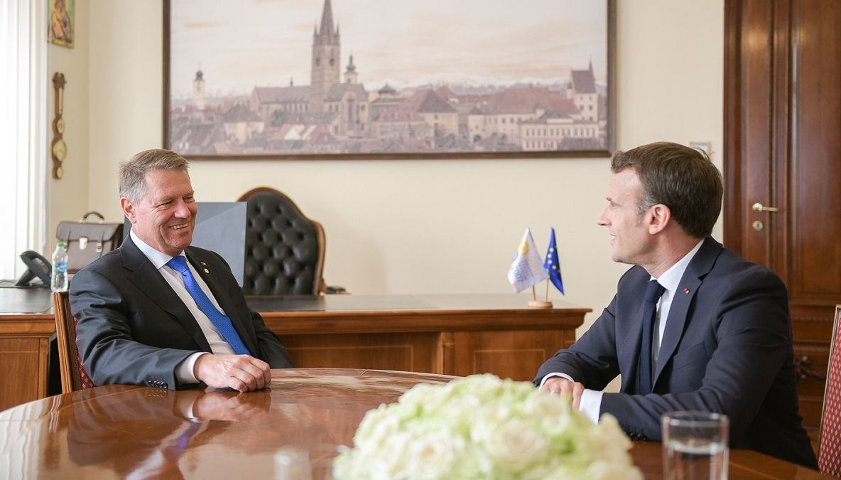 Iohannis a revenit în biroul său de primar. “În audienţă” l-a avut pe Macron