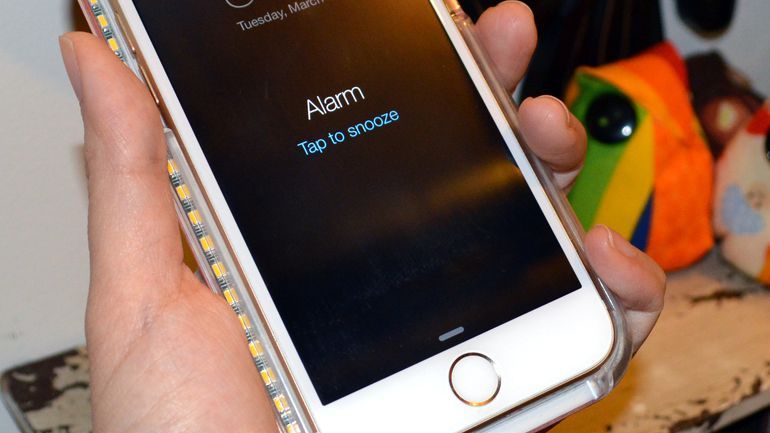 Dacă faci asta pe iPhone, diminețile tale vor fi mai bune! Încearcă și convinge-te