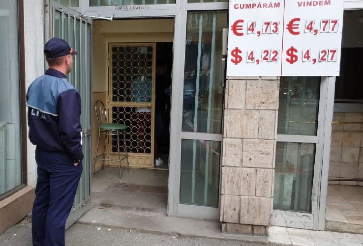 Jaf la o casă de schimb din Timișoara: cu ce au plecat hoții