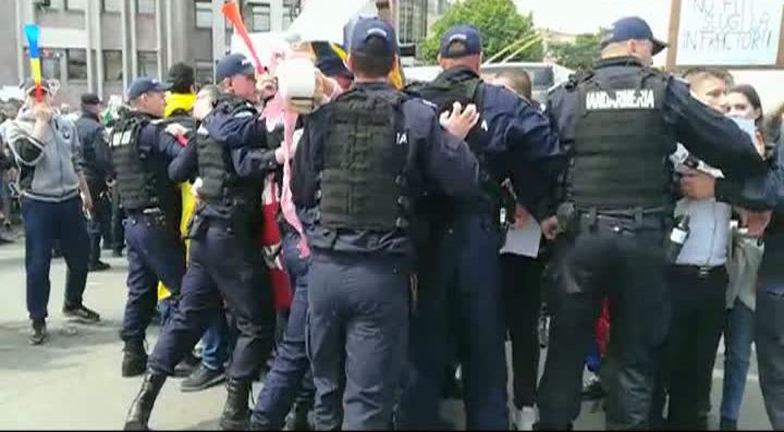 Scandal în centrul orașului Galați. Peste 1.000 de persoane, la contra-manifestația PSD