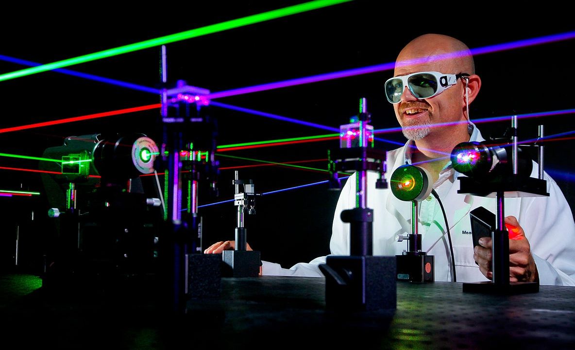 Cel mai puternic laser din lume, creat în România, va simula un eveniment cosmic incredibil