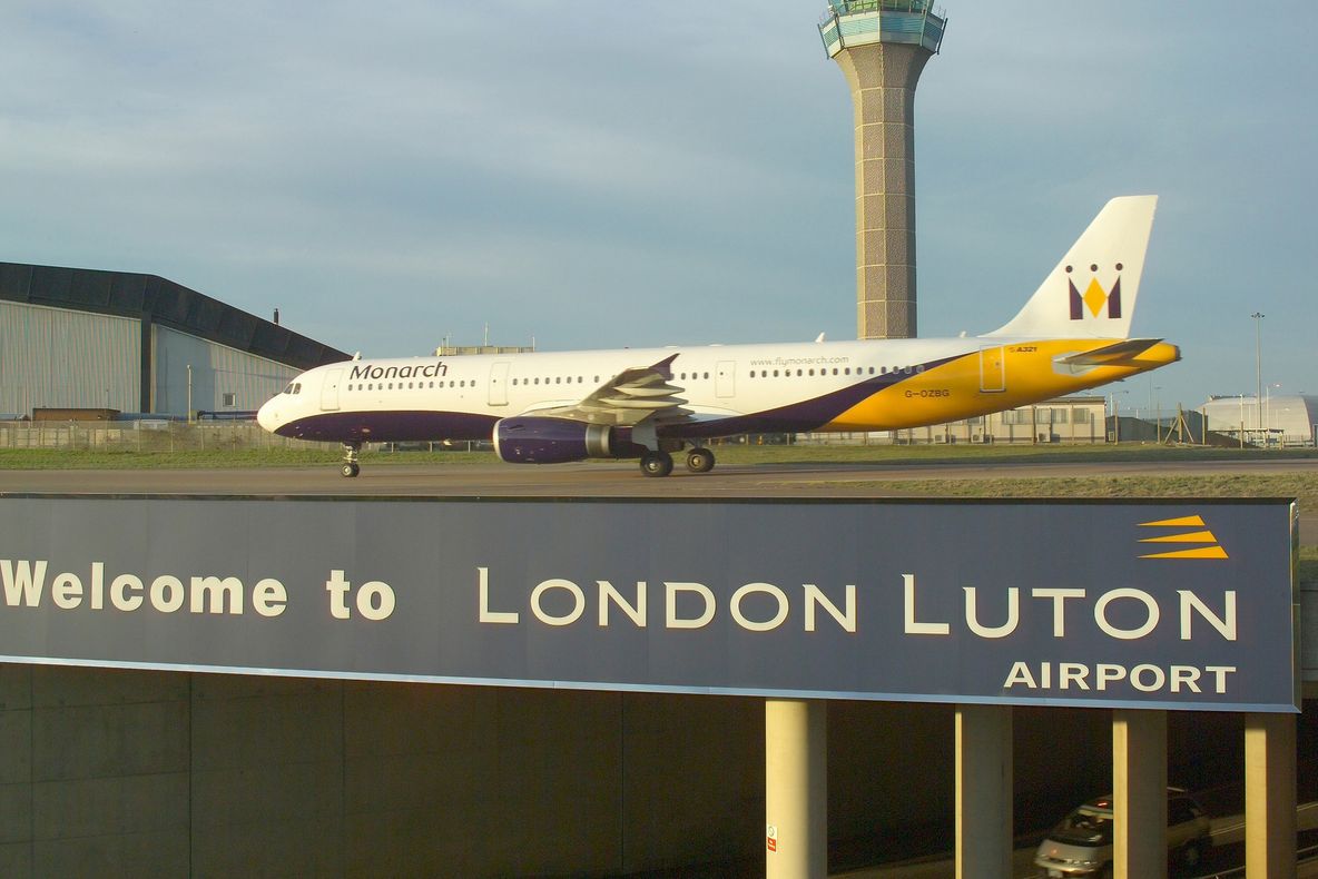 Un român beat a întârziat un avion care trebuia să decoleze de la Londra