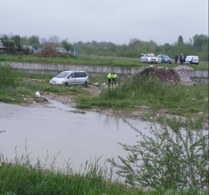 Urmărire ca-n filme la Suceava! Polițiștii au tras cinci focuri de armă după un contrabandist 