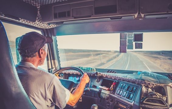 Viceprimar PSD, despre șoferii de TIR: Iau 2.000 de euro că stau și învârt de un volan