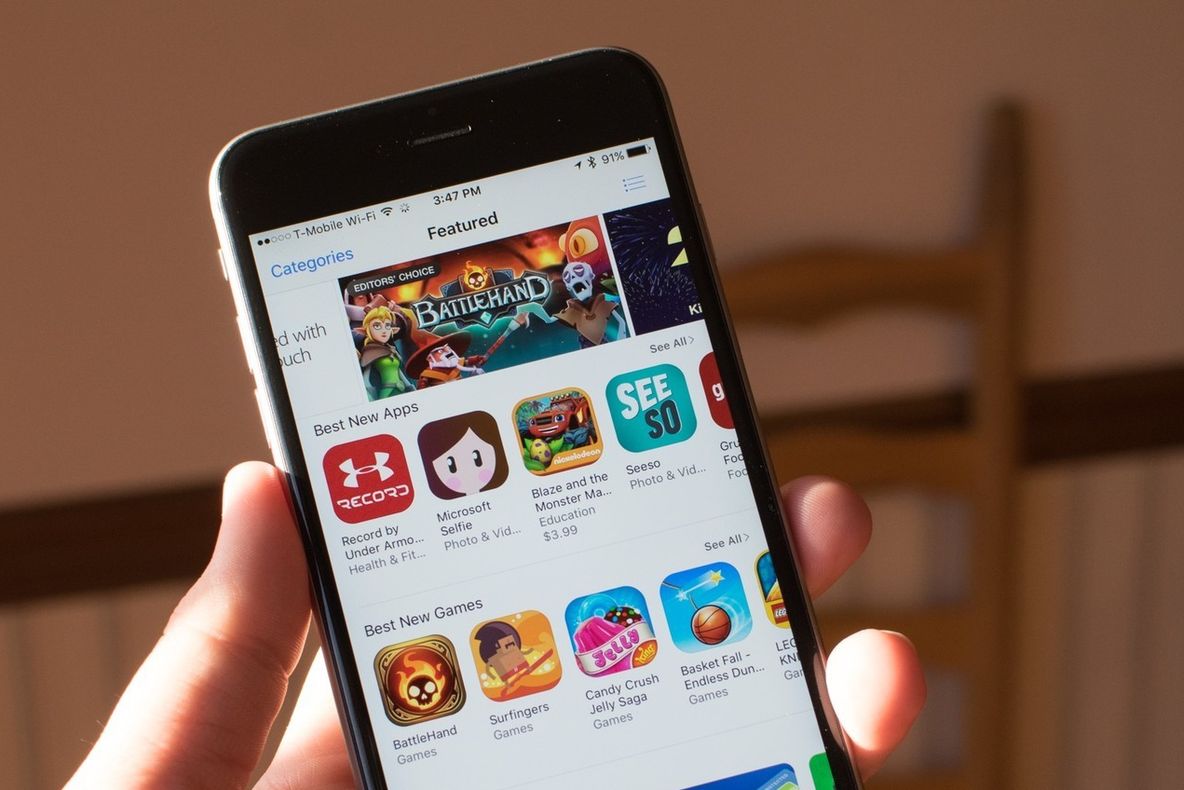 Dezastru pentru cei care-și caută iubirea pe internet! De ce au dispărut aplicațiile lor favorite?