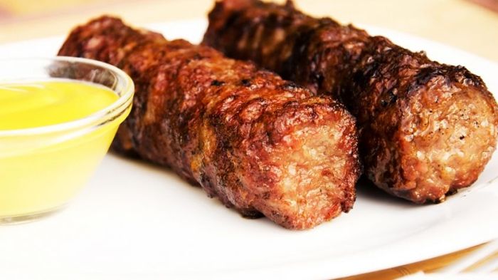 Ce conțin, de fapt, micii românești. Mai mănânci așa ceva? 