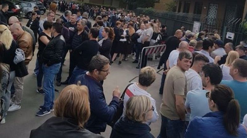 Vedeta din România care a votat la Paris. Românii din capitala Franţa, surprinşi să-l vadă la urne