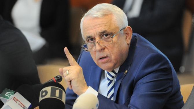 Petre Daea: Iată că acum mâncăm viermele din măr și aruncăm mărul