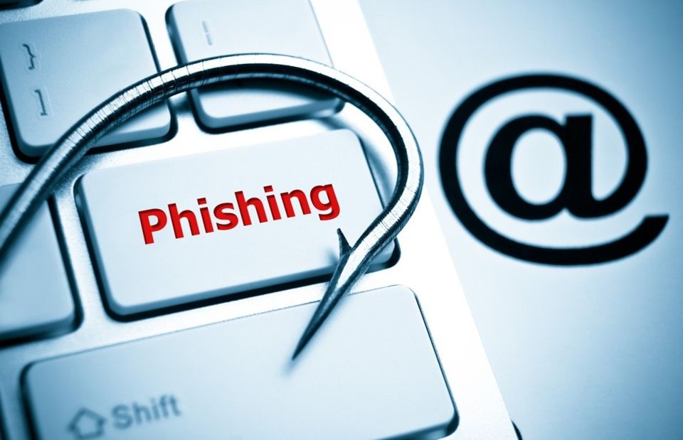 Cum să te ferești de mesajele capcană care te lasă cu contul bancar gol