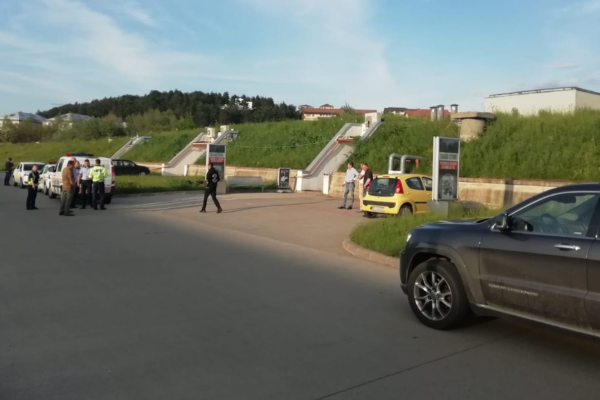 Bărbat împuşcat în cap într-un poligon privat dintr-un centru comercial din Cluj