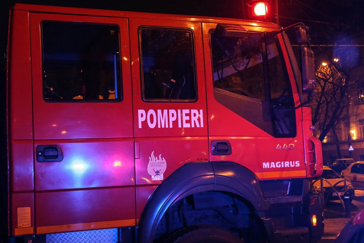 Țeavă de gaze, ruptă de o mașină. În urma exploziei, un restaurant a luat foc