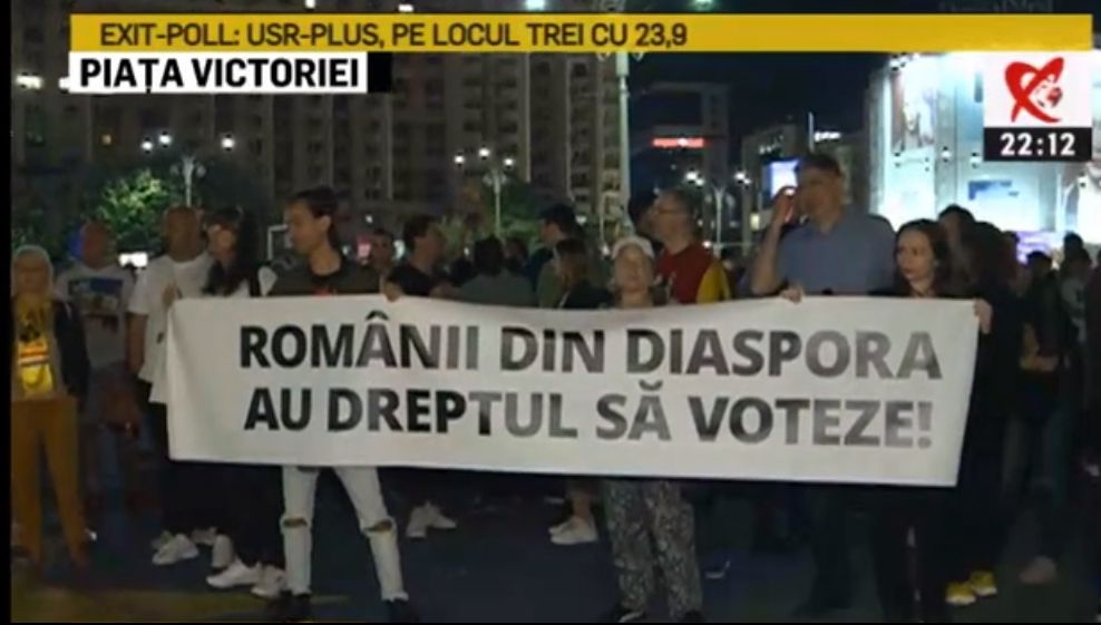 Miting în Piaţa Victoriei după rezultatele alegerilor din 26 mai